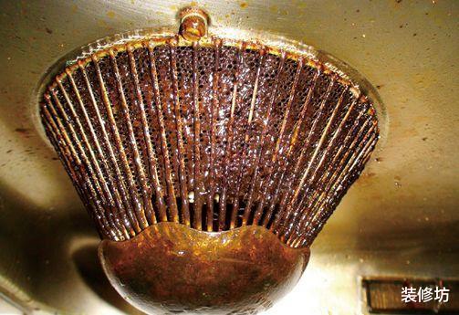 别用小苏打清洁厨房油污了,试试这招,油污哗哗往下掉