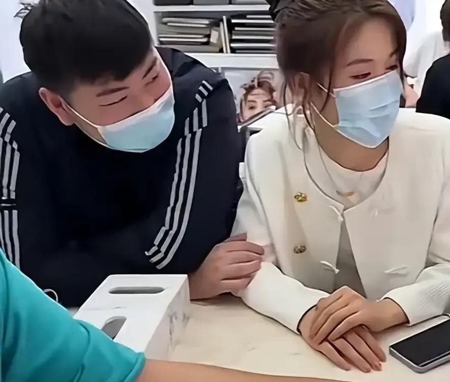 朱之文|亲自陪丈夫小伟练车，录视频感恩准公公，大衣哥新儿媳真不简单