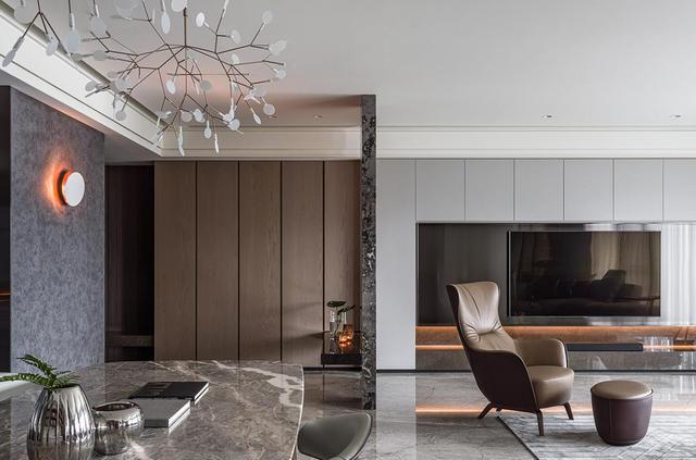 全屋干挂的另一种高级设计,大理石+金属组合,奢华感藏不住