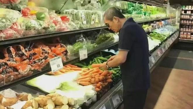 张艺谋|你敢信？张艺谋已携全家跑路到美国？七月曾辟谣说卖豪宅不为出国！