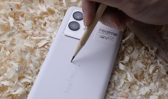 |realmeGT2Pro开箱评测，深泽直人打造，业界首款「纸做的手机」