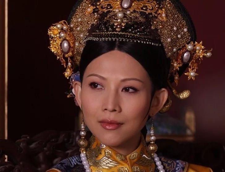 蔡少芬|张晋一家游西湖，蔡少芬纯素颜出镜消瘦憔悴！