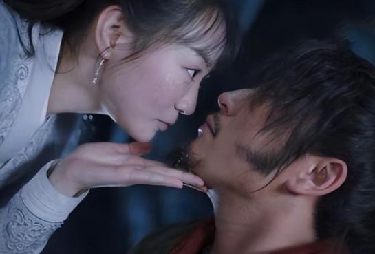 金晨|金晨开启事业“第二春”,出演新剧《平凡之路》,搭档相声演员