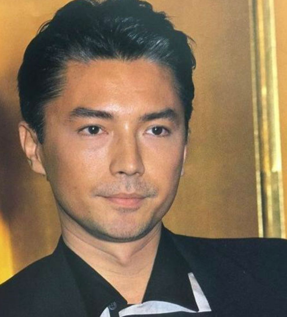 护肤 尊龙真是优雅了一辈子,70岁白发不染仍儒雅贵气,到老都没油腻感