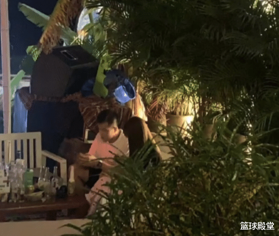 郭艾伦|郭艾伦有女友？知情人士曝艾伦与女友在三亚KISS，连续两天度蜜月