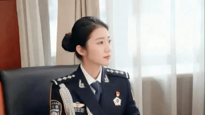 从少女警花，到女局长，再到女区长，三种不同类型的美女满足了有钱男人的龌龊幻想