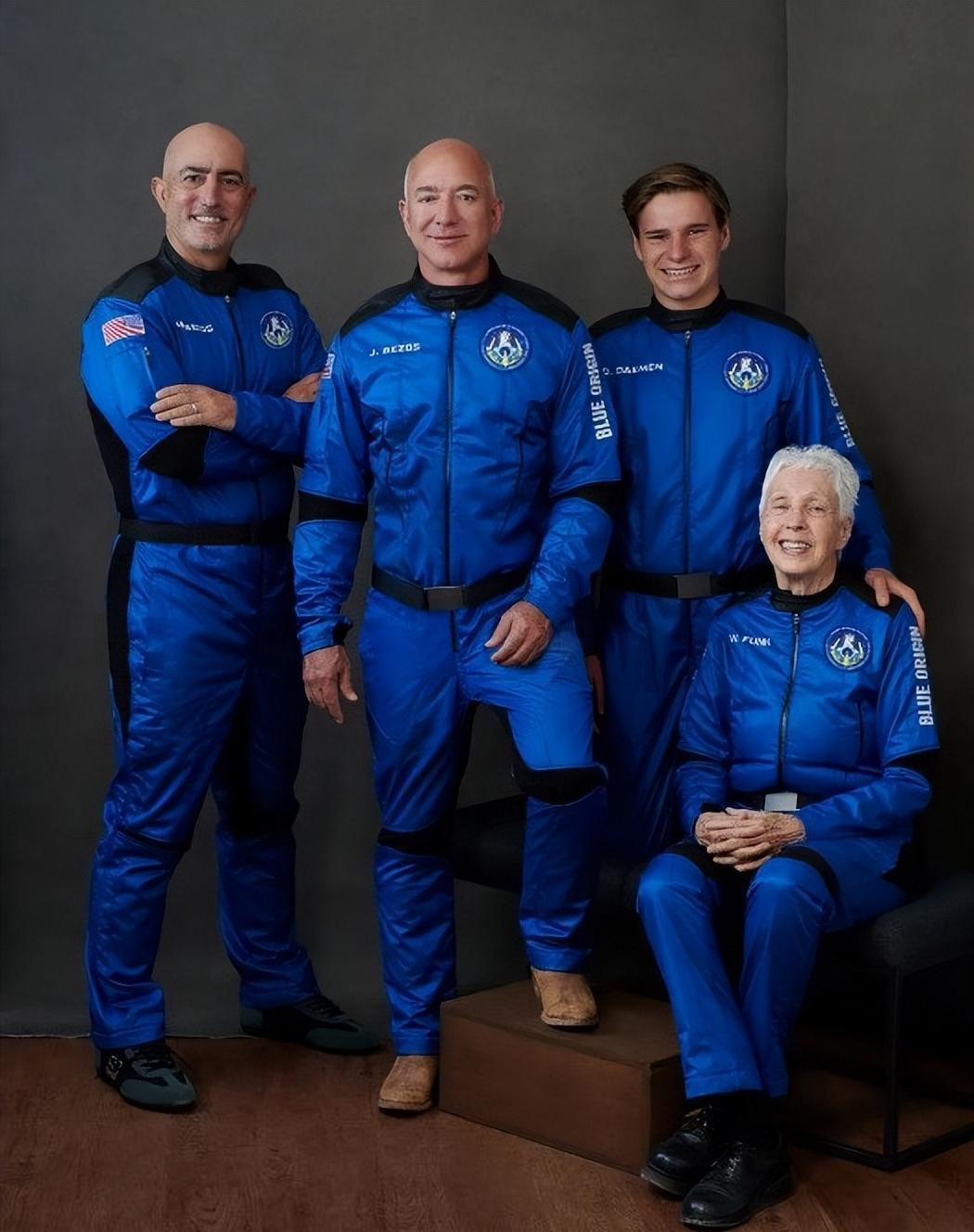 欧美明星|58岁世界前首富贝佐斯:把52岁的女友夸上天:她最慷慨心胸最宽广