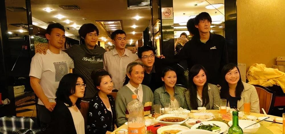 王慧文|同事请客吃饭，私下却要我结账，低情商的会回怼，高情商的会这样