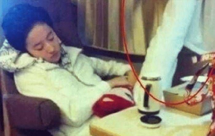 刘亦菲|女星睡姿大曝光，刘亦菲超放松，杨幂像是在摆拍