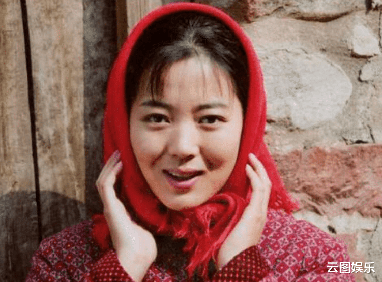 迪丽热巴|冯远征为大8岁妻子庆生，丁克29年仍恩爱，王茜华戴名牌胸针抢镜