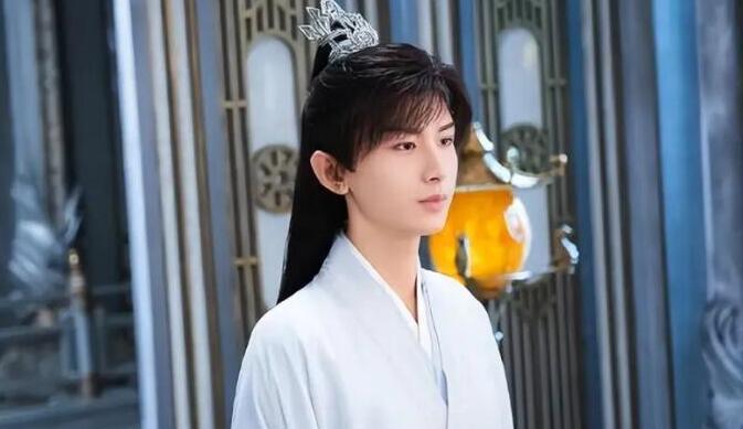 成毅|成毅又在筹备新剧,白衣造型潇洒飘逸,曾舜晞肖顺尧领衔出演