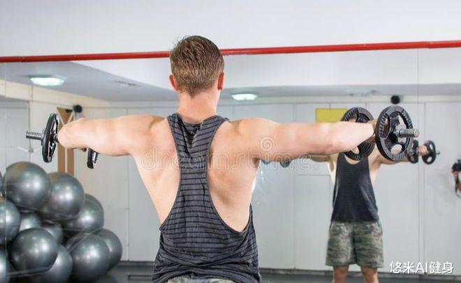 哑铃|练肩看不到效果，只需做出4步调整，你也能拥有饱满厚实的南瓜肩