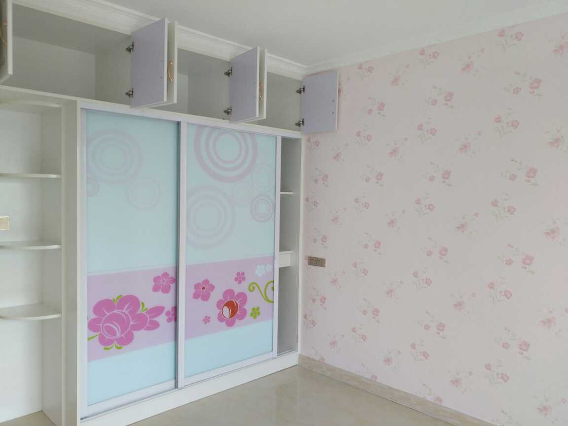 婆婆8万装修的新房,电视墙一看我笑出声,其次是两个衣柜门!