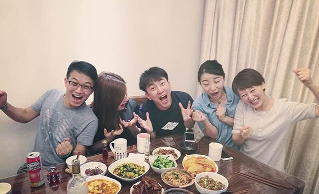 参观李好现实的豪宅,家里设计旋转楼梯,装修很有想法