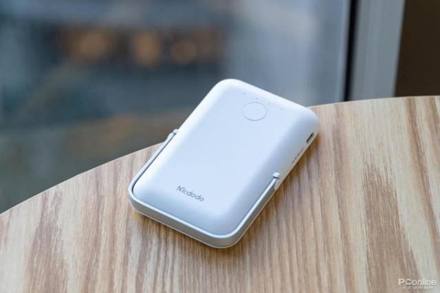 iPhone13系列理想充电拍档—麦多多磁吸无线充电宝评测