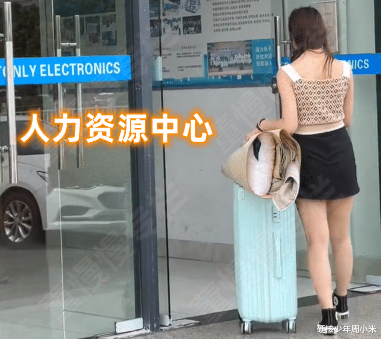 广东省|广东:女子穿短裙在天桥打地铺被质疑是摆拍,市民:谁帮她录像?