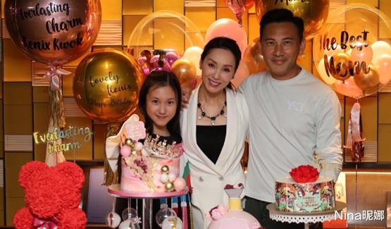 美甲 郭可盈年后晒生活近照，穿紫色针织衫似小媳妇，红色美甲过年真洋气