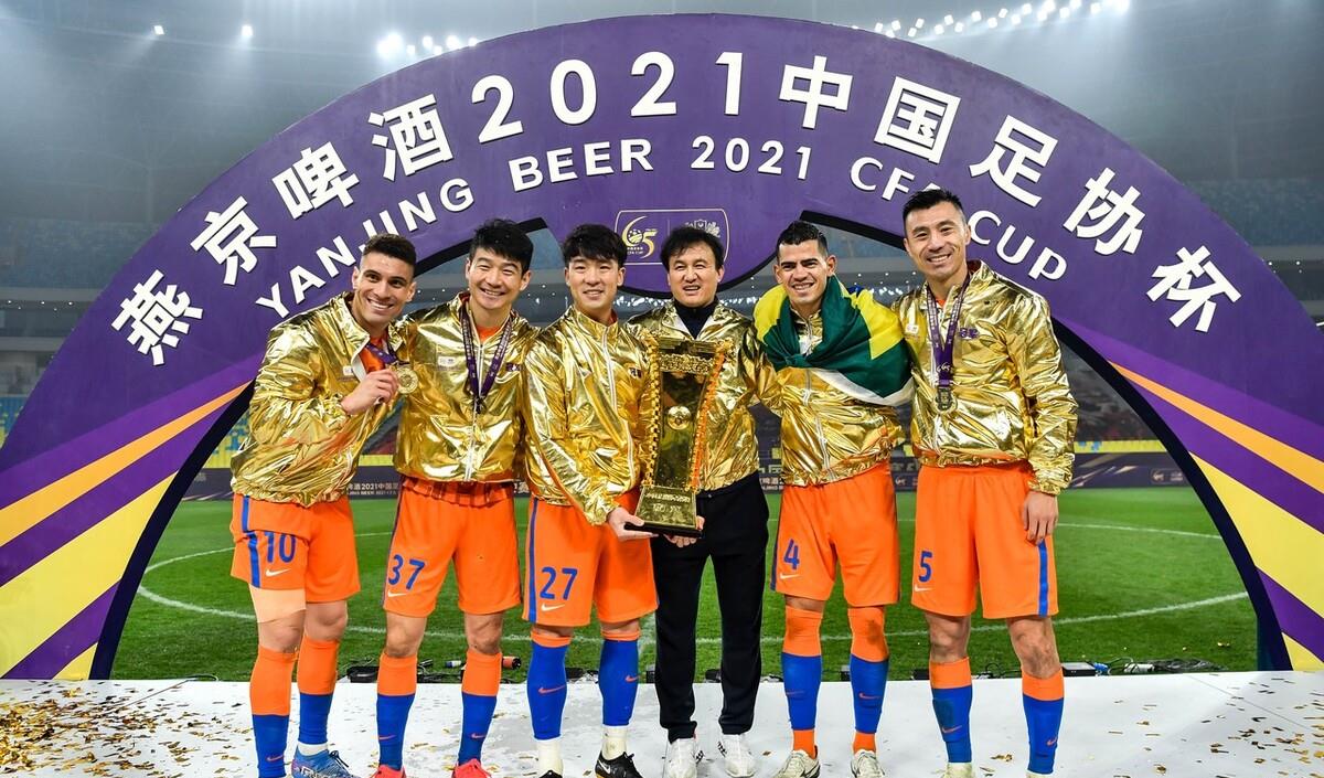 隔离|终于齐了！泰山国脚仅郑铮吉翔未归队，莫伊塞斯结束隔离新援抵蓉