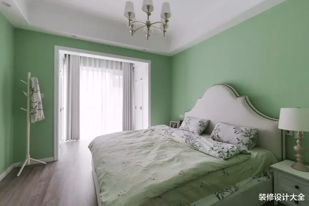 老婆不动声色在客厅装了一打柜子,本想丑拒,看到效果我闭嘴了!