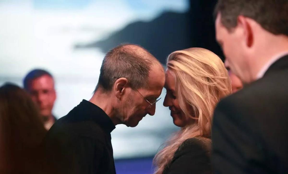 |乔布斯59岁遗孀开心度假，手握167亿遗产，曾说要裸捐不留给后代