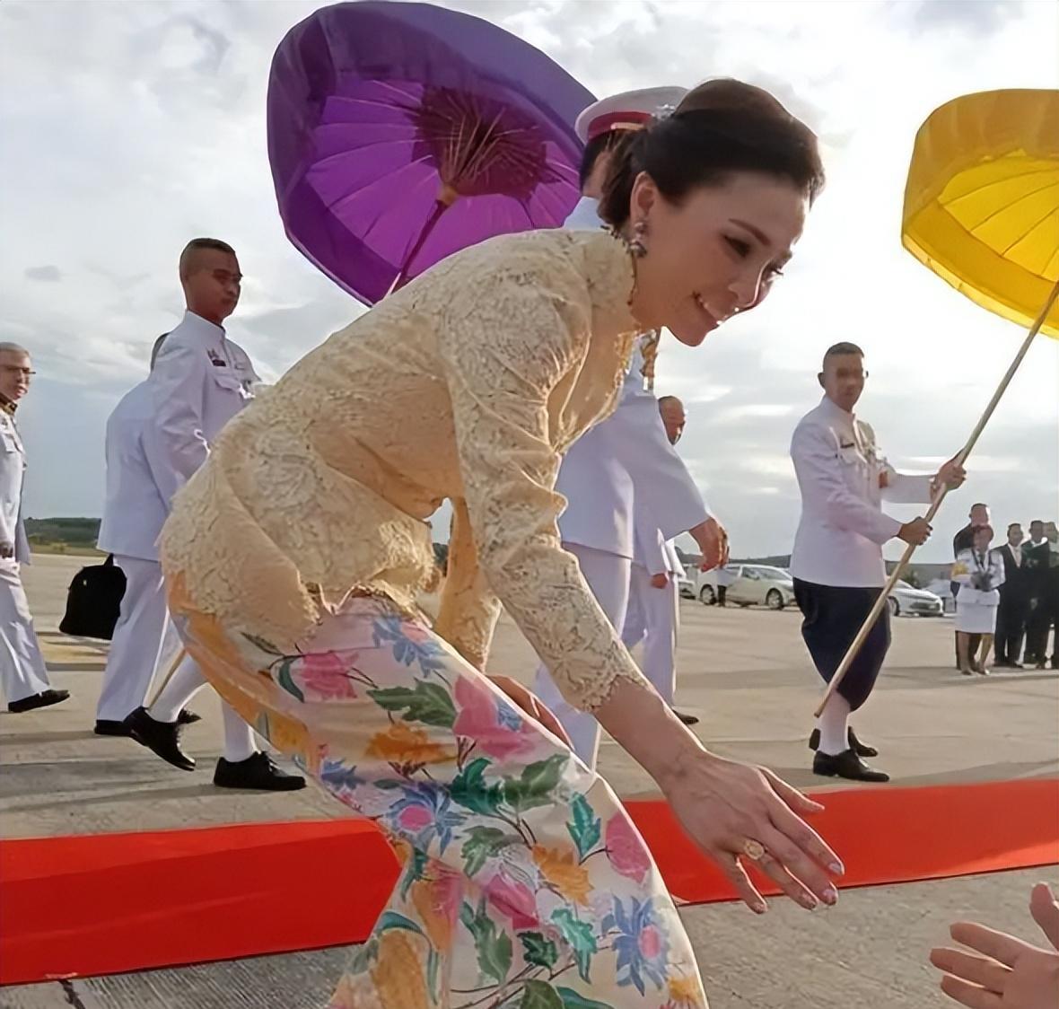 诗妮娜|诗妮娜悲情十月独守空闺，体会困苦冷暖自知，像极了储妃西拉米