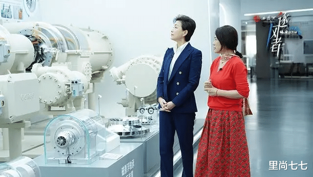 董明珠|杨澜太别扭!采访董明珠穿得比她霸气,董明珠朴实打扮反像她助理