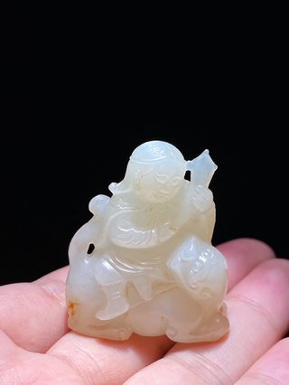 和田玉籽料|清 和田玉籽料 白玉 胡人献宝 把件 摆件 挂件