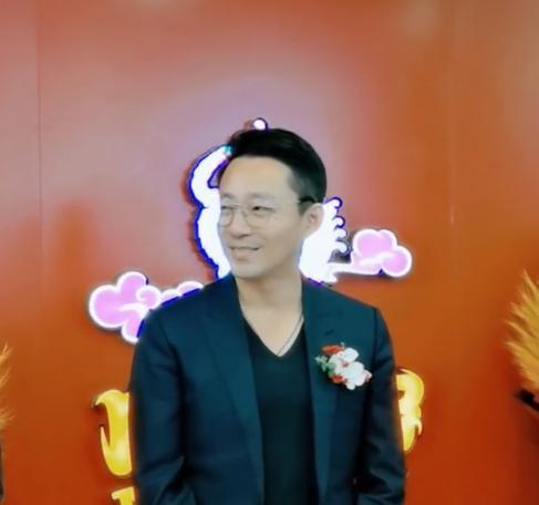 张兰|卖可怜？张兰甩出两条“相思”动态，网友：硬的不行来软的？