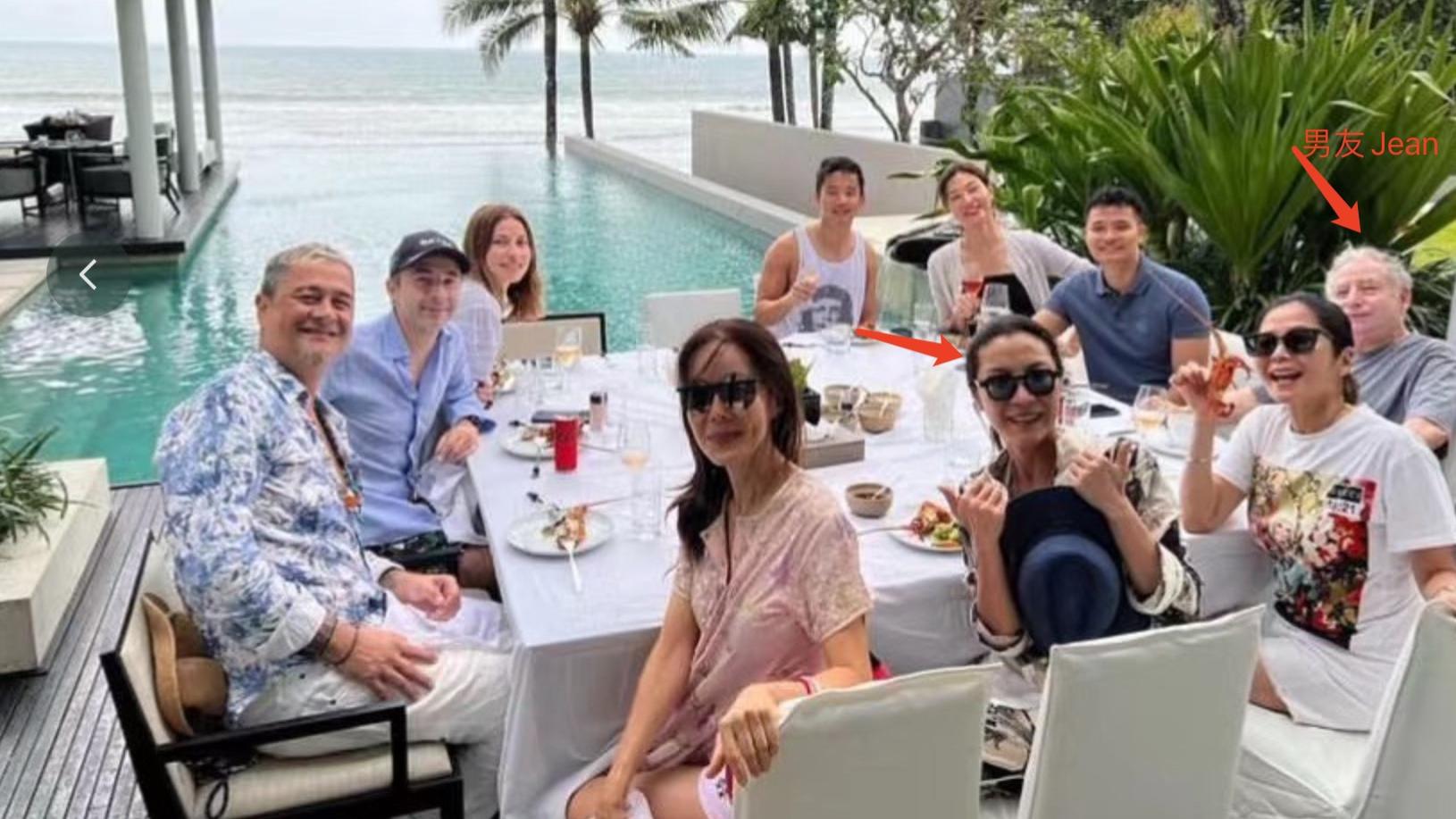 杨紫琼|61岁杨紫琼回马来西亚跨年，带法拉利总裁男友聚会，二人感情稳定