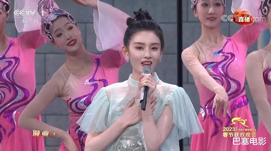 春晚|春晚妆容引热议,撒贝宁眼妆抢镜,赵丽颖疯狂圈粉,沈腾可真行