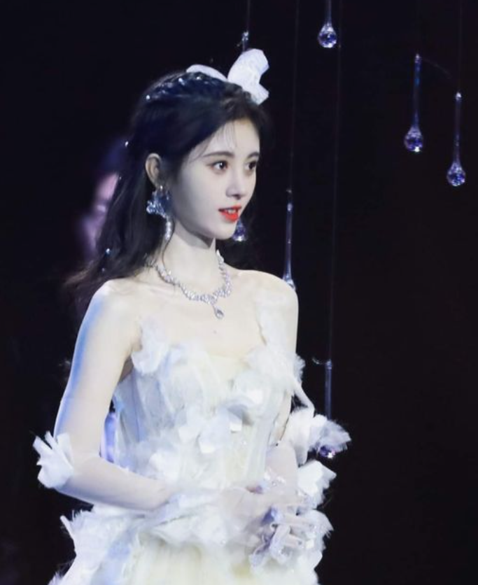 鞠婧祎|鞠婧祎,穿着礼服的女偶像, 真的很漂亮