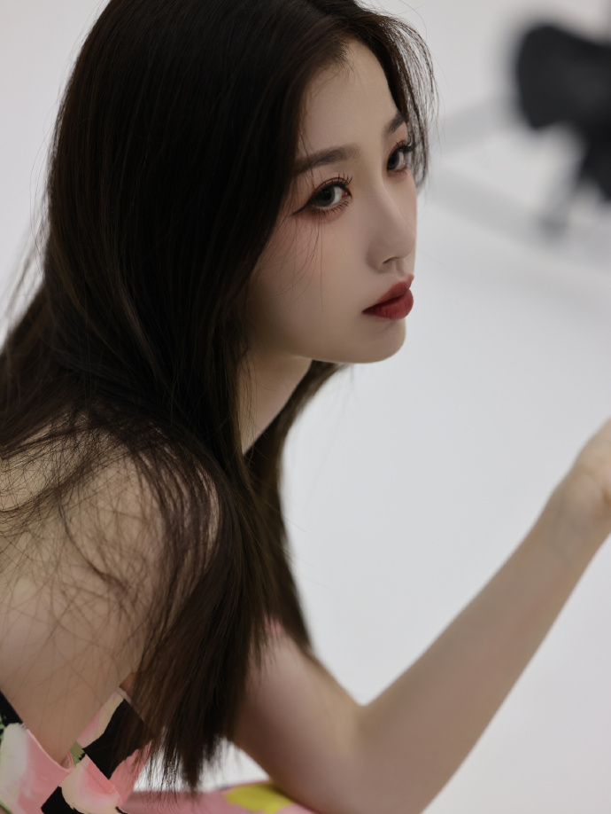 泡泡袖|上海甜妹虞书欣秋日花园写真释出 ！身穿泡泡袖纱裙似公主