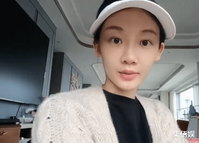 |苗苗分享孕晚期生活,为抢菜一宿不睡,素颜皮肤水嫩尖下巴抢镜