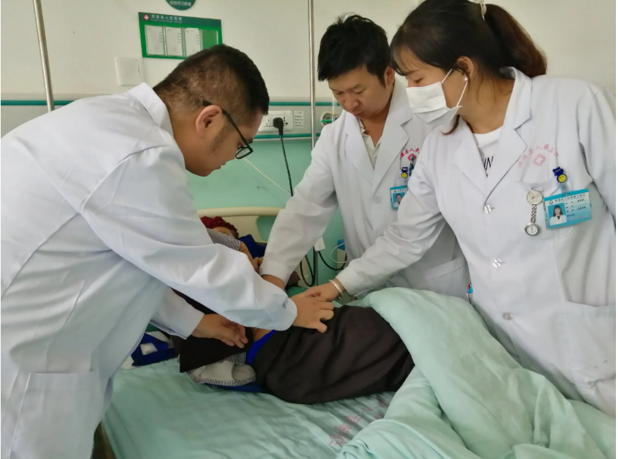 “不要再道德绑架了”,阳性医生哽咽发声,不想带病上岗想休息