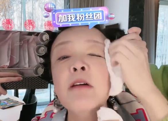 张兰|汪小菲亲吻照流出,张兰狂掉粉,直播着急挽留,自曝不会争抚养权