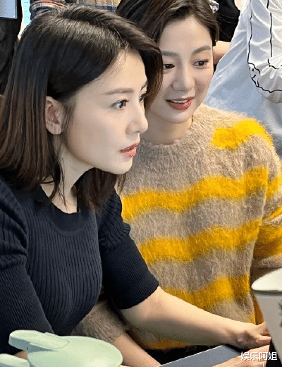 高圆圆|高圆圆扫楼生图出炉！超近怼脸无瑕疵，被围得水泄不通人气好旺