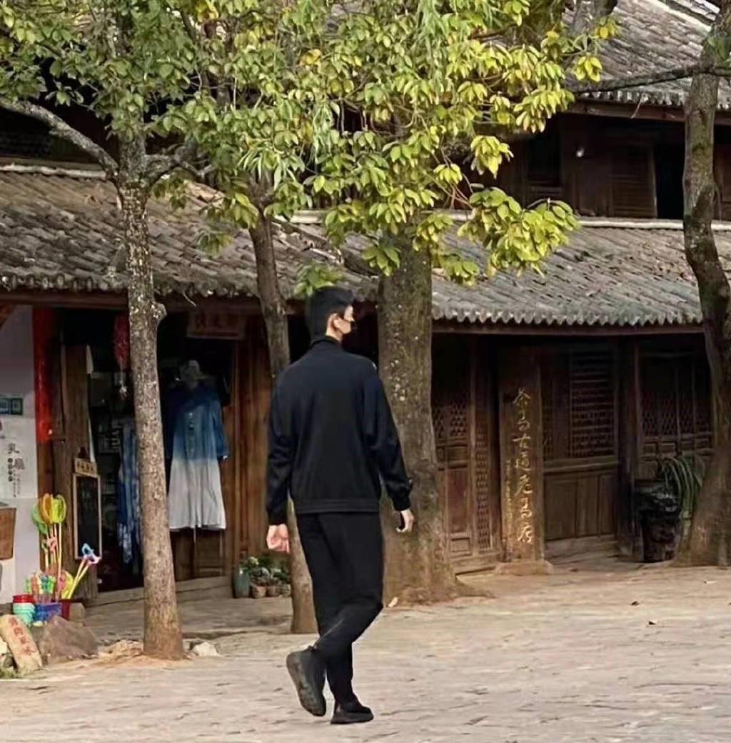 |2年没作品还能解锁9大杂志封面，李现咋成了时尚界新宠儿？