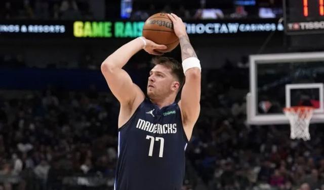 布克|NBA早报：布克缺席2-3周，东契奇西蒙斯G4复出，米德尔顿2周复查