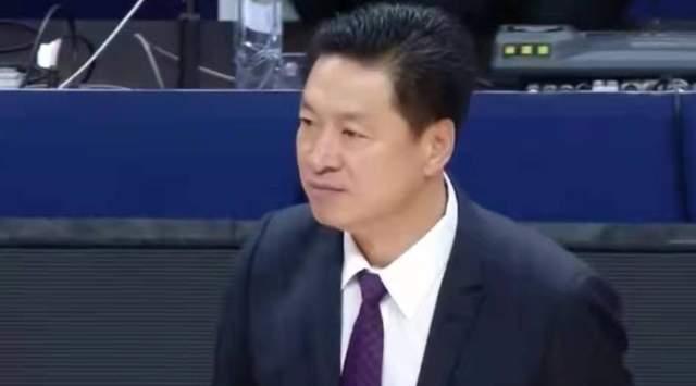 郭昊文|郭昊文拉拽胡金秋吃违体,李春江都看不下去了,年龄不大脾气不小
