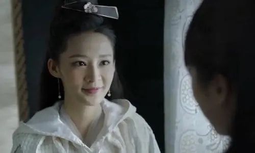 李沁|李沁新剧将上映，红衣路透照惊艳众人，搭档任嘉伦又是一部爆款