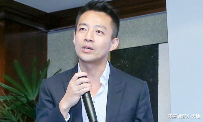 汪小菲|大S床垫当众被销毁：汪小菲请壮汉用刀划开，当废品回收处理