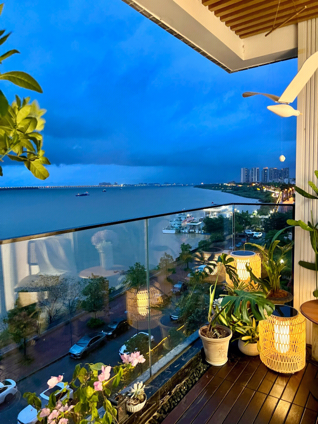 6楼江景房,开放式阳台花园改造 ,仿佛置身在大自然的森林里