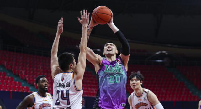 上海男篮|9分钟轰36-1！上海半场领先山东38分 王哲林19+9无解