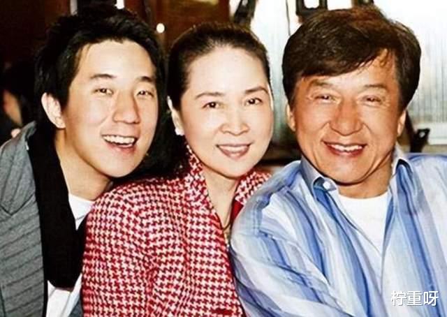 小龙女|小龙女吴卓林实惨,生母吴绮莉谴责成龙,小龙女的经历惹人唏嘘