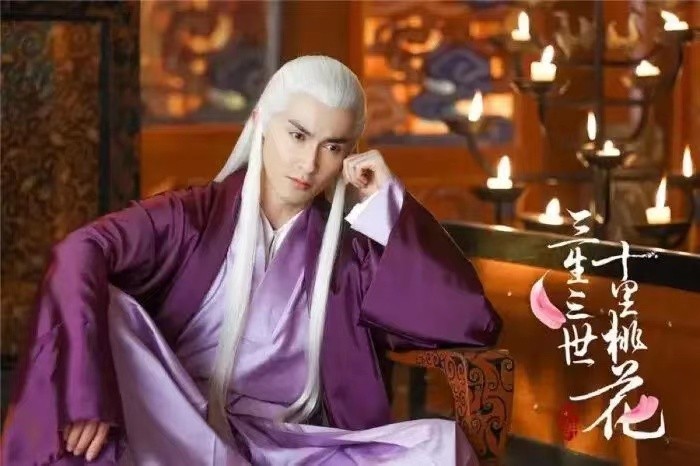 杨洋|“白发美男子”别硬演，有人惊艳了时光，有人却成了“灾难现场”