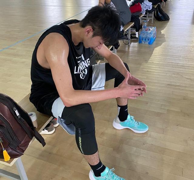 山东男篮|CBA三条消息，辽篮一球员离队，朱世龙专访，山东签下大外援