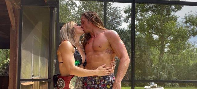 wwe|WWE英国大赛正式敲定，德鲁夺冠在即！里德尔与丽莎正式离婚！