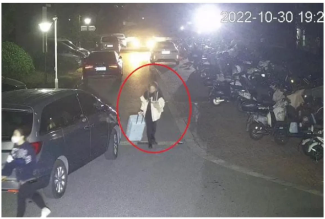 短裙|上海闵行，常先生在网上发布招聘信息后，一名姓殷的年轻女子主动联系常先生