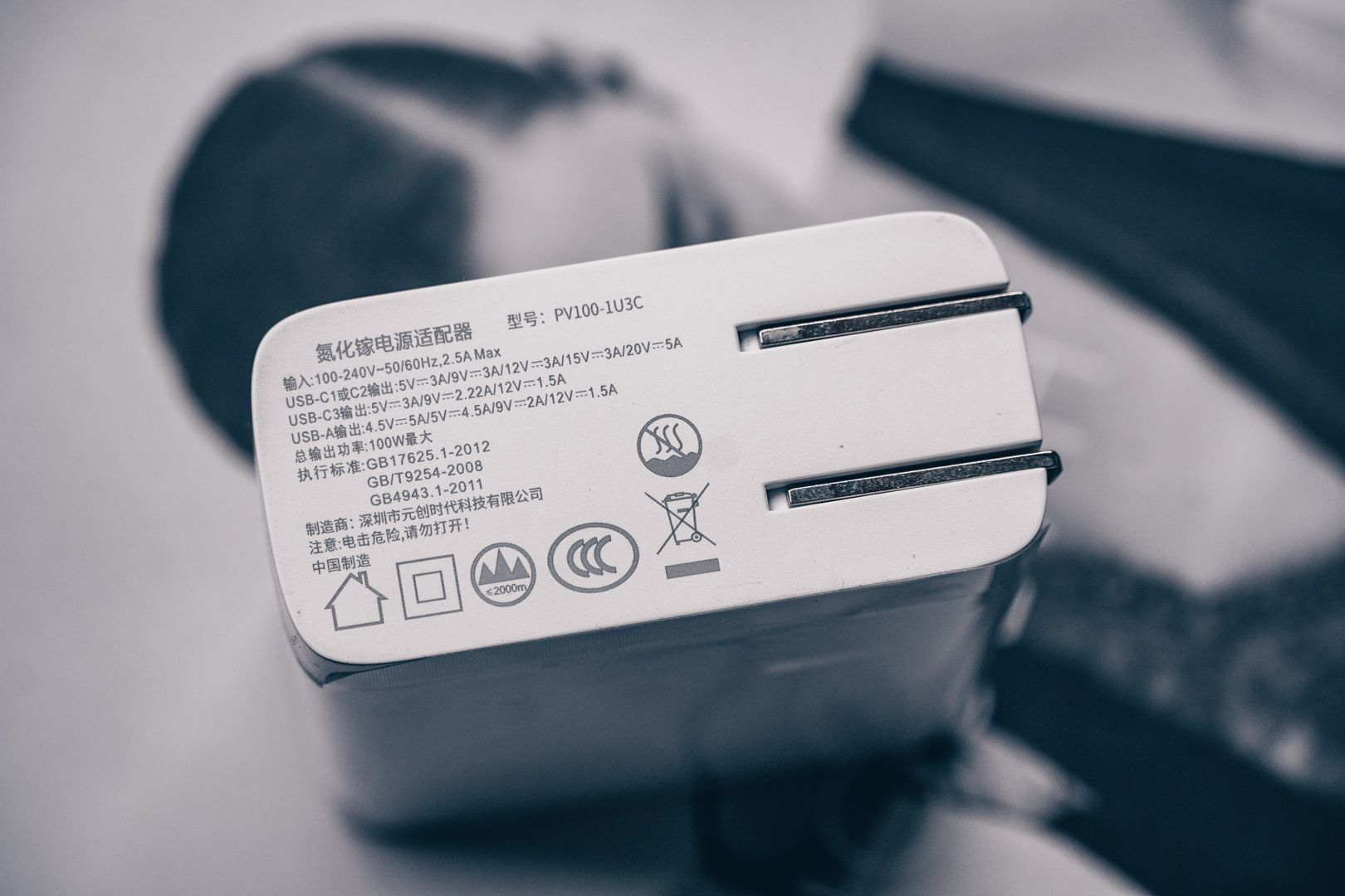 奥睿科|一个充电头能给四个设备充电-奥睿科100w充电器体验