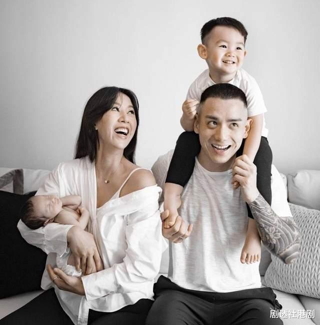 梁靖琪|香港知名女星晒全家福！产二胎后身材迅速恢复，四肢纤细依旧丰满